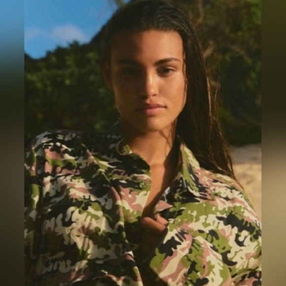 ⛱️NWT SKIMS Long Sleeve Button Up Swim Coverup Shirt Logo Camo XS M L - Picture 3 of 15